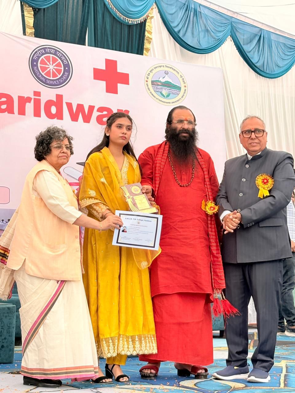 गुरु पर विश्वास रख पूर्ण समर्पण का भाव युवाओं के लिए आवश्यक: श्री महन्त डॉ रविन्द्र पुरी।