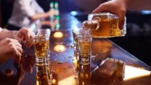 उत्तराखंड में एक अप्रैल से महंगी हुई शराब, दामों में की गई है इतने रुपयों की वृद्धि।