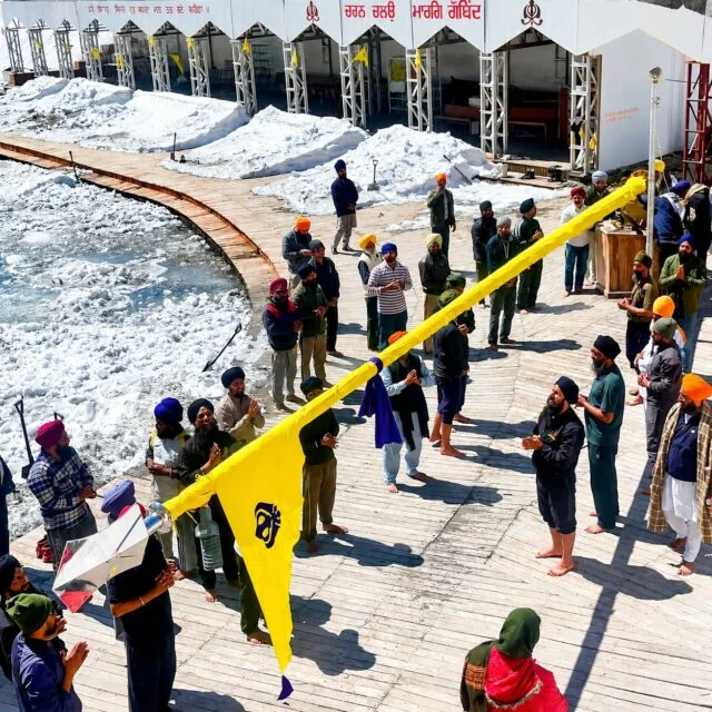 उत्तराखंड में हेमकुण्ड साहिब के कपाट खुले, ‘सत श्री अकाल’ के जयघोष से गूंजी घाटी, भारी सुरक्षा के बीच यात्रा शुरू।