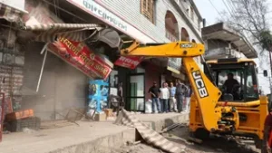 उत्तराखंड की राजधानी में अवैध कब्जों के खिलाफ बड़ी कार्रवाई, रिस्पना नदी पर अतिक्रमण के खिलाफ बड़ी कार्रवाई से हड़कंप।