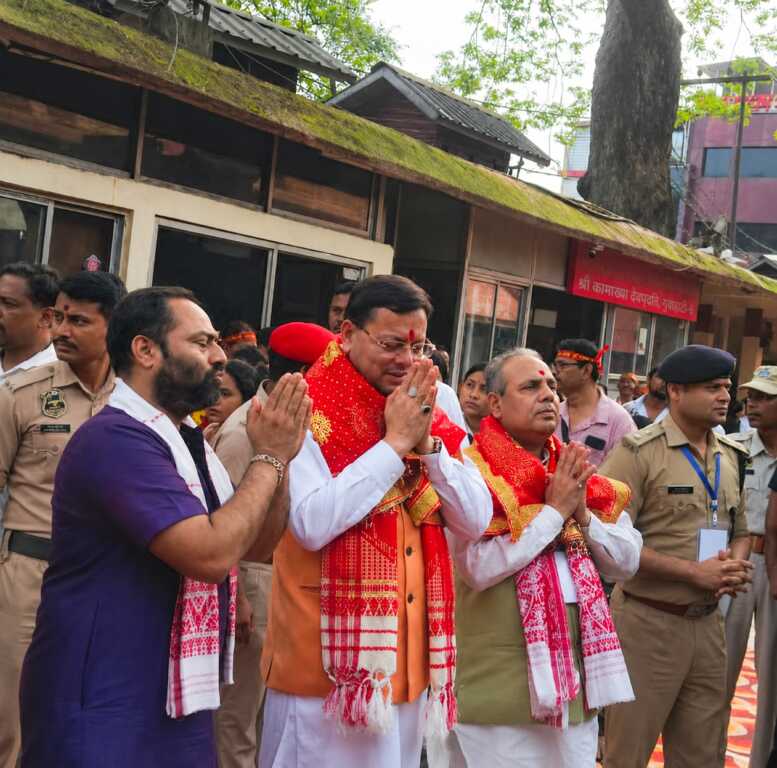 उत्तराखंड में मुख्यमंत्री धामी ने कामाख्या देवी मंदिर में की पूजा-अर्चना।