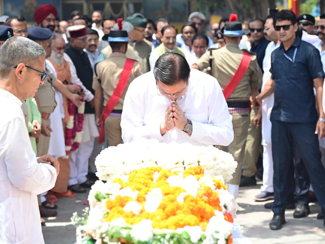 उत्तराखंड में पूर्व मुख्यमंत्री जनरल खंडूड़ी को मुख्यमंत्री धामी ने दी भावभीनी श्रद्धांजलि।