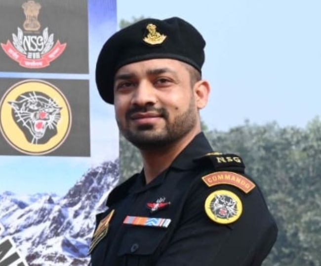 उत्तराखंड में NSG के जवानों ने माउंट एवरेस्ट पर फहराया तिरंगा, मेजर अखिलेश भट्ट ने किया नेतृत्व।