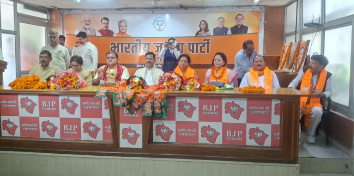 उत्तराखंड में चुनाव से पहले भाजपा का बड़ा दांव, अपने पाले में किए कई कांग्रेस दिग्गज।
