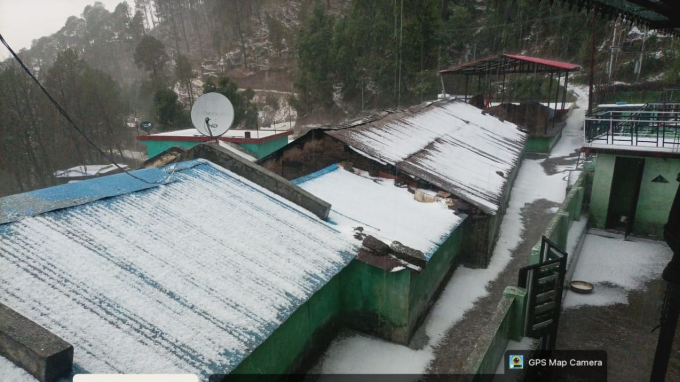 उत्तराखंड में भारी ओलावृष्टि से नकदी फसलें एवं बागवानी को भारी नुकसान। मिट्टी में मिली किसानों की मेहनत।