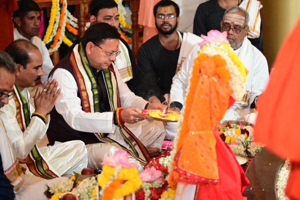 उत्तराखंड में यहाँ डोल आश्रम में मुख्यमंत्री ने श्री पीठम स्थापना महोत्सव में किया प्रतिभाग, 1100 कन्याओं का पूजन व माँ राजेश्वरी का अभिषेक।