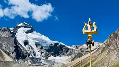 उत्तराखंड में अब महंगी हुई कैलाश यात्रा, बढ़ाए गए 35 हजार रुपये; अब प्रति यात्री देने होंगे 2.09 लाख।