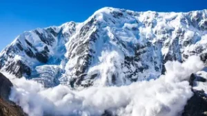 उत्तराखंड में तपिश से पिघलने लगे ग्लेशियर, काफी बढ़ गया प्रमुख नदियों का जलस्तर।