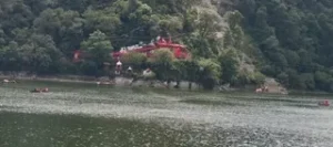 उत्तराखंड के नैनीताल झील में सुरक्षा इंतजामों की कमी के कारण पिछले तीन सालों में 20 से अधिक शव बरामद हुए हैं।