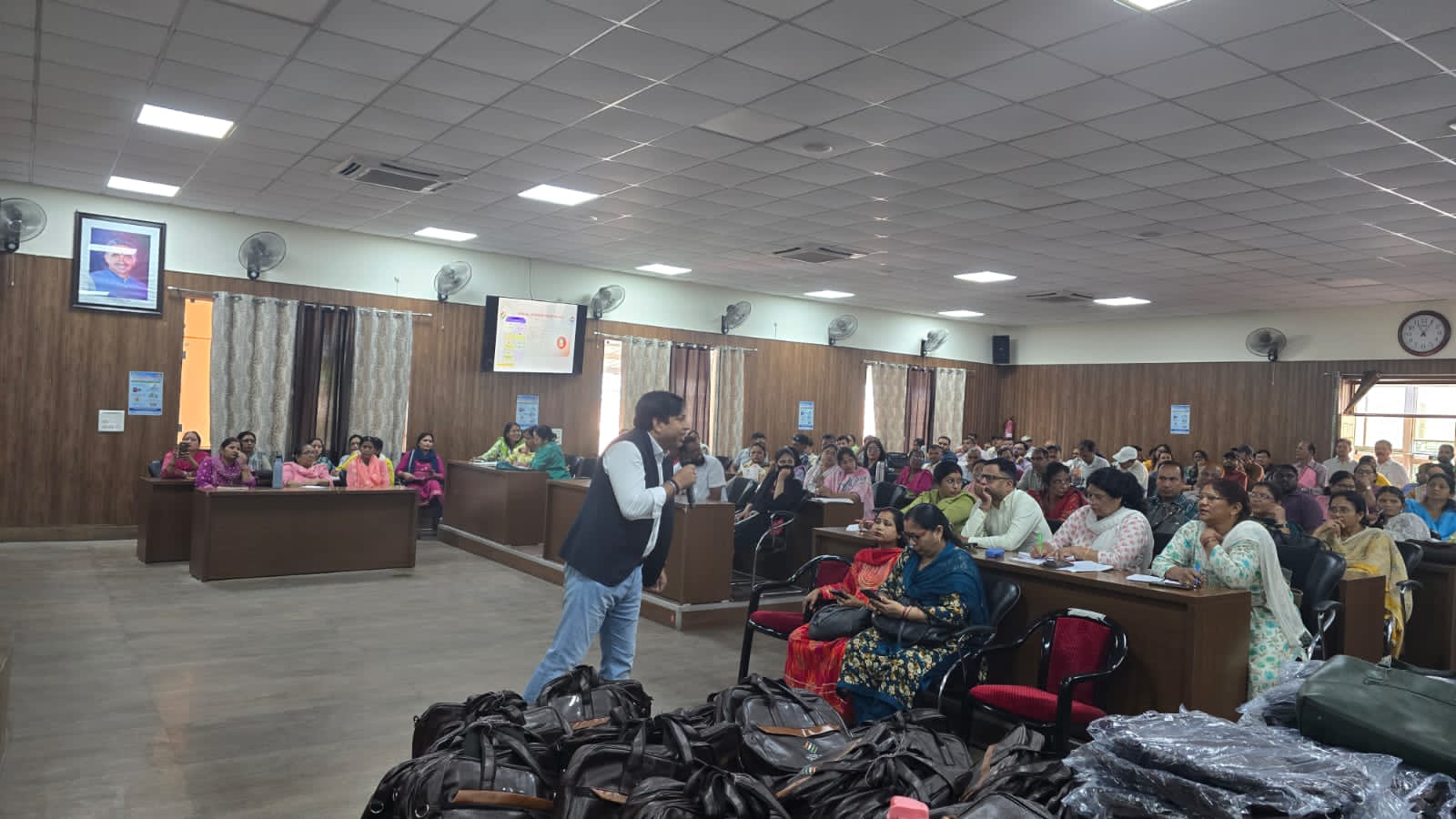 उत्तराखंड में मतदाता सूची को त्रुटिरहित बनाने की तैयारी तेज, एसआईआर-2026 के तहत घर-घर पहुंचेंगे गणना फार्म, बीएलओ को मिला विशेष प्रशिक्षण।