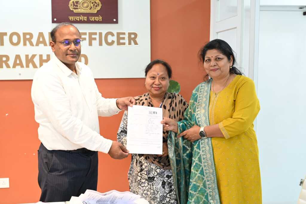 उत्तराखण्ड में एसआईआर की शुरुआत, राज्यपाल, मुख्यमंत्री ने भरे गणना फार्म।