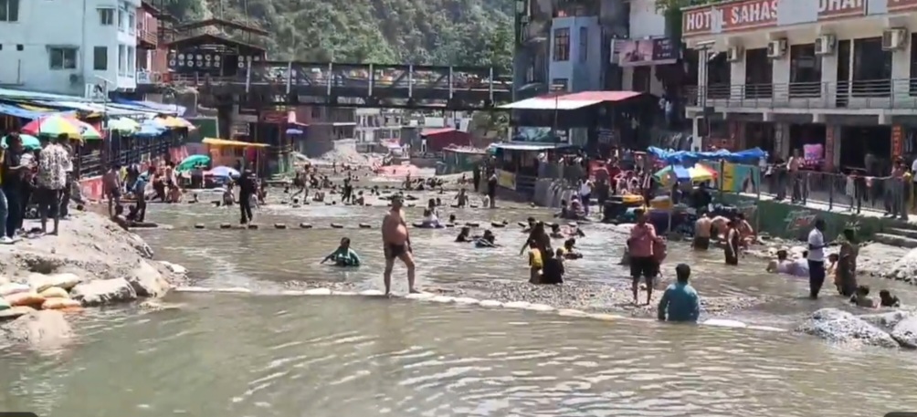 उत्तराखंड में ‘थोड़ी बारिश होते ही भागने के लिए तैयार रहते हैं’, सहस्त्रधारा के पास बसे व्यापारियों का डर, जानिए क्या कुछ कहा।