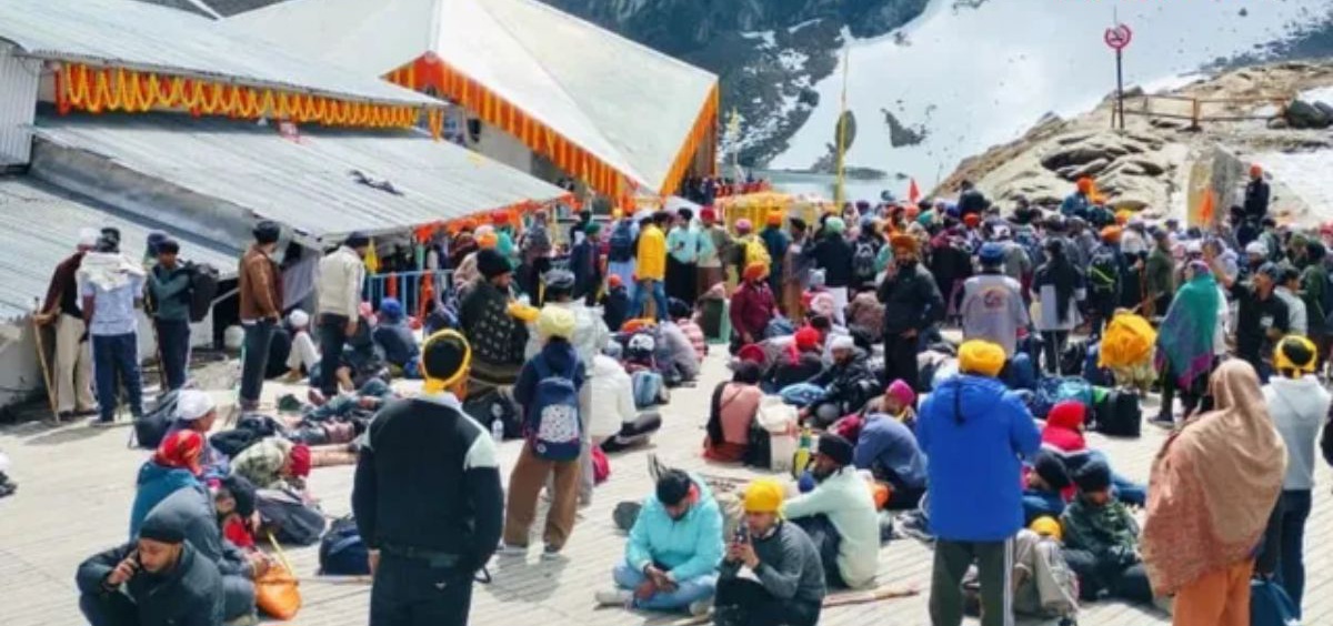 उत्तराखंड के हेमकुंड साहिब में उमड़ा श्रद्धालुओं का सैलाब, 2026 में टूटे सारे रिकॉर्ड।