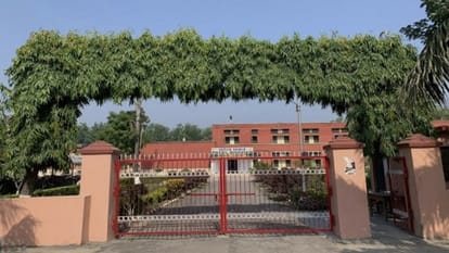 उत्तराखंड में यहाँ विश्वविद्यालय की ‘स्पेशल डाइट’ बनी जहर, चिकन-पनीर ने बिगाड़ी 150 छात्रों की सेहत, दो की हालत नाजुक।