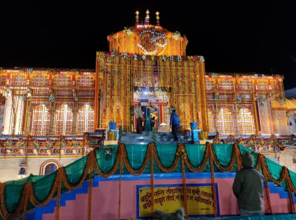 उत्तराखंड में बदरीनाथ चढ़ावा चोरी मामले में निजी सचिव निलंबित, हाई लेवल कमेटी गठित।