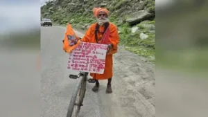 54 की उम्र में 14वीं बार अमरनाथ यात्रा, उत्तर प्रदेश के औरैया जिले के बाबू गिरि साइकिल से पहुंचे बाबा बर्फानी के द्वार, अब केदारनाथ, बद्रीनाथ और गंगोत्री की यात्रा करेंगे।