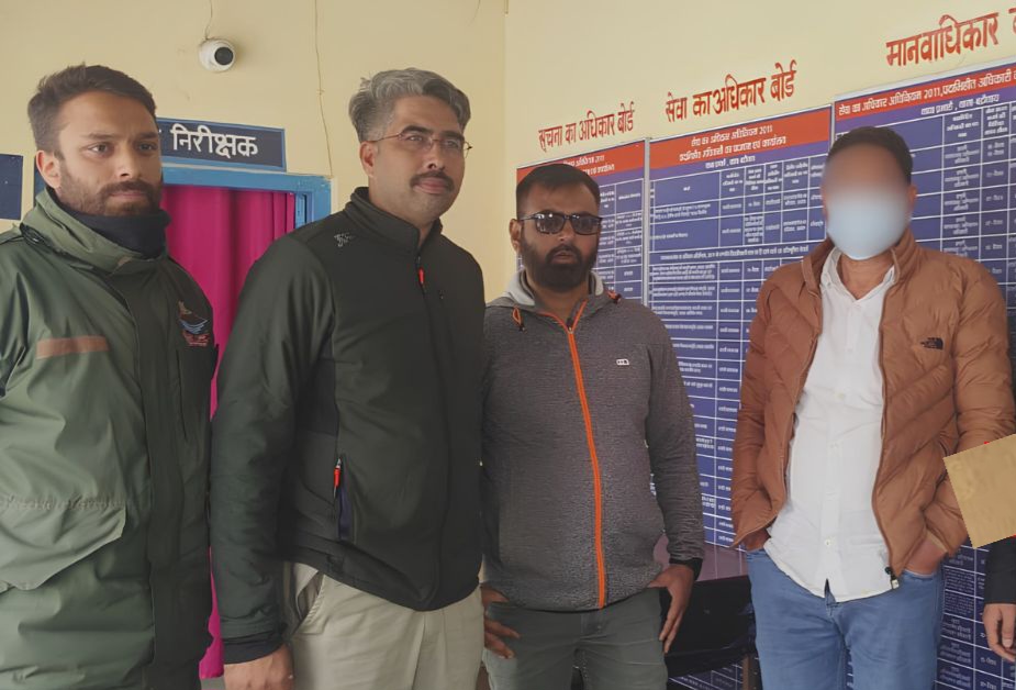 उत्तराखंड के बद्रीनाथ चढ़ावा हेराफेरी मामला में अब पूर्व टेंपल अधिकारी राजेंद्र चौहान गिरफ्तार।