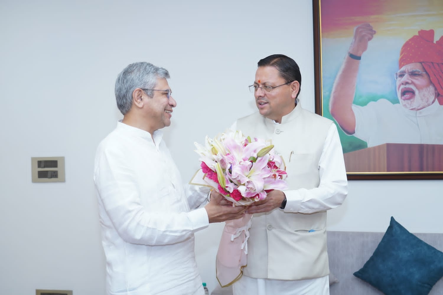 उत्तराखंड के मुख्यमंत्री धामी ने केंद्रीय रेल मंत्री से रेल परियोजनाओं एवं कनेक्टिविटी विस्तार पर की चर्चा।