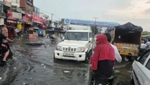 उत्तराखंड के रुड़की में एक घंटे की बारिश ने खोली प्रशासन के दावों की पोल, रामपुर चुंगी पर भारी जलभराव।