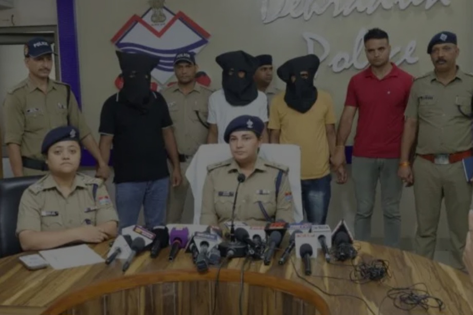 उत्तराखंड की राजधानी में फायरिंग कांड का खुलासा, तीन आरोपी गिरफ्तार, मुख्य आरोपी समेत अन्य की तलाश जारी।