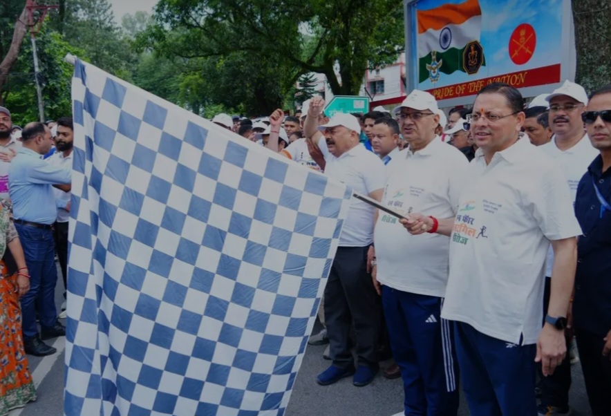उत्तराखंड में मुख्यमंत्री धामी ने कारगिल विजय दिवस पर देहरादून में आयोजित ‘रन फॉर कारगिल हीरोज’ मैराथन को हरी झंडी दिखाकर किया रवाना।