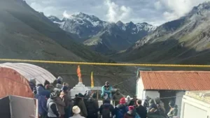 उत्तराखंड में कैलास मानसरोवर यात्रा का 27 घंटे बाद खुला मार्ग, पहले दल ने लिपू दर्रा पार कर तिब्बत में किया प्रवेश।