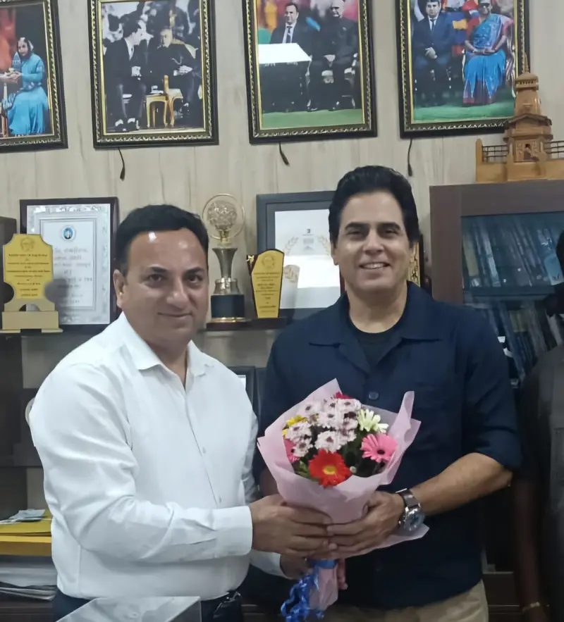 उत्तराखंड में फिल्म अभिनेता अमन वर्मा ने की फिल्म विकास परिषद के नोडल अधिकारी केएस चौहान से भेंट।