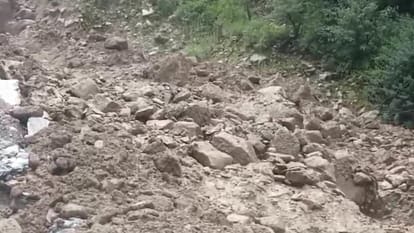 उत्तराखंड के स्यानाचट्टी में दहशत, पत्थरों और मलबे का सैलाब आता देख सहमे लोग, बैली ब्रिज पर भी मंडराया खतरा।