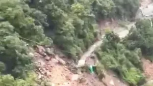 उत्तराखंड के स्यानाचट्टी में यमुनोत्री हाईवे बहाली का 80% काम पूरा, आज शाम तक यातायात शुरू होने की उम्मीद।