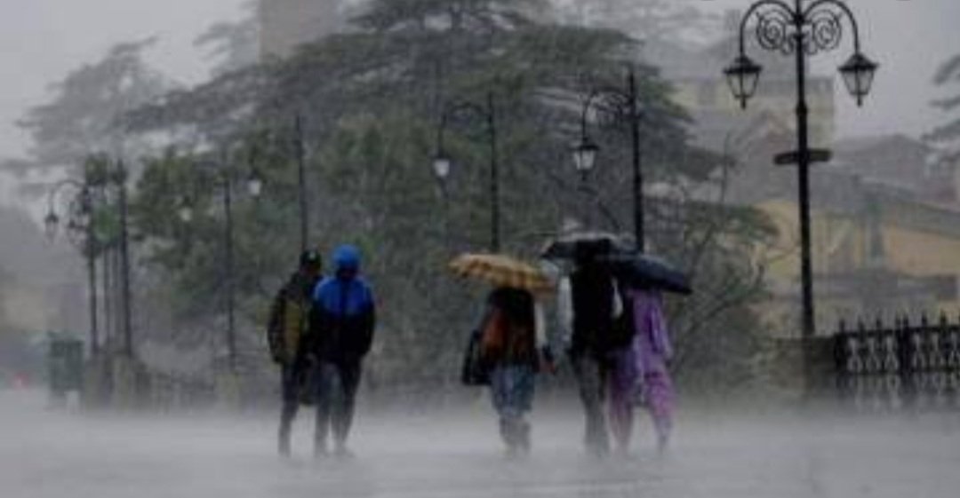उत्तराखंड के सात जिलों में येलो अलर्ट, तेज बारिश और आकाशीय बिजली की चेतावनी।