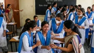 उत्तराखंड के यहाँ स्कूल में परीक्षा के दौरान अचानक चीखने लगी छात्राएं, हैरान करने वाली घटना से मचा हड़कंप।