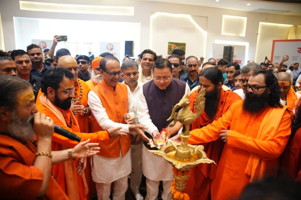 उत्तराखंड के हरिद्वार में संत समागम में गूंजा ‘एक राष्ट्र-एक चुनाव’ का संदेश, मुख्यमंत्री धामी ने भी किया समर्थन।