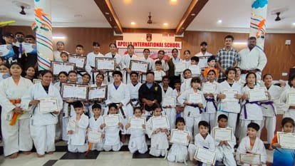 उत्तराखंड के देहरादून में कलर बेल्ट समारोह, बच्चों ने दिखाया आत्मबल, चैंपियन सम्मानित, क्योशी गुरूंग बोले-अनुशासन, मेहनत जरूरी।