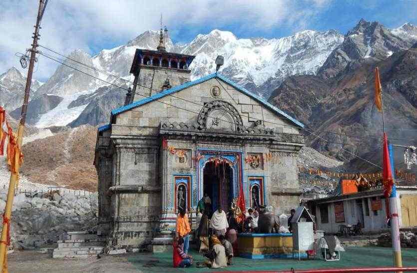 उत्तराखंड में भारी बारिश से चारधाम यात्रा प्रभावित, सड़कें खराब और भूस्खलन की समस्या।