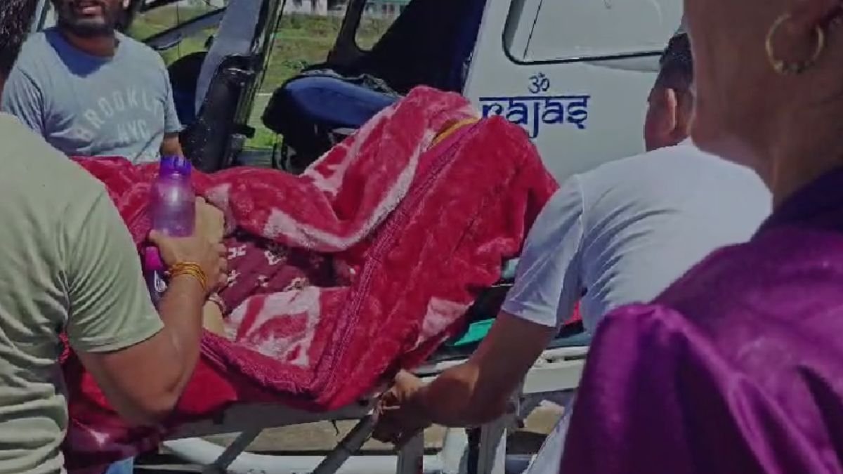 उत्तराखंड में यहाँ जुड़वा प्रसव के दौरान महिला की हालत बिगड़ी, हेली एंबुलेंस से देहरादून रेफर।