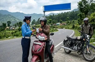 उत्तराखंड में अब गियर वाली मोटर साइकिल के लाइसेंस पर नहीं चला सकेंगे स्कूटी, पकड़े जाने पर लगेगा जुर्माना।