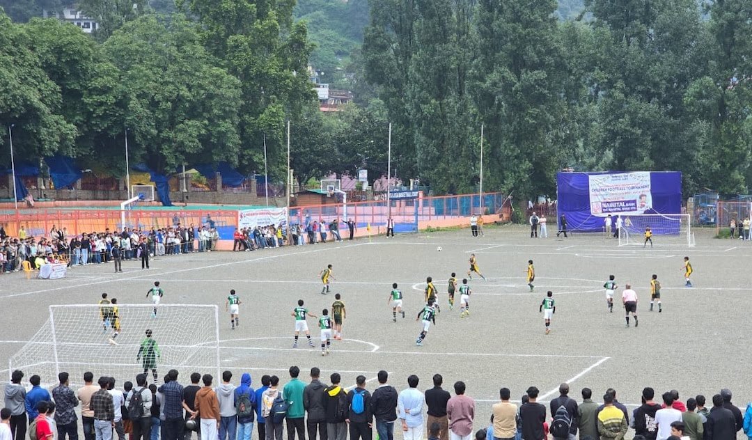 उत्तराखंड में 4 फीट 9 इंच से छोटे खिलाड़ी, 78 साल पुरानी परंपरा, नैनीताल में आजादी के दिन खेला जाता है अनोखा फुटबॉल टूर्नामेंट।