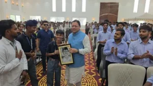 उत्तराखंड में एक दिवसीय दौरे पर काशीपुर पहुंचे सीएम धामी, छात्रों से किया संवाद।