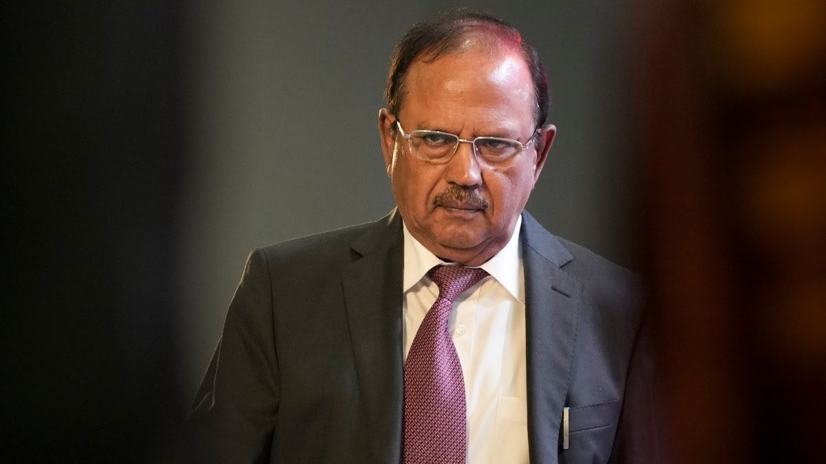 उत्तराखंड के लैंसडाउन में अग्निवीरों से मिले NSA अजित डोभाल, ड्रोन ट्रेनिंग से आधुनिक हथियारों तक का देखा लाइव डेमो।