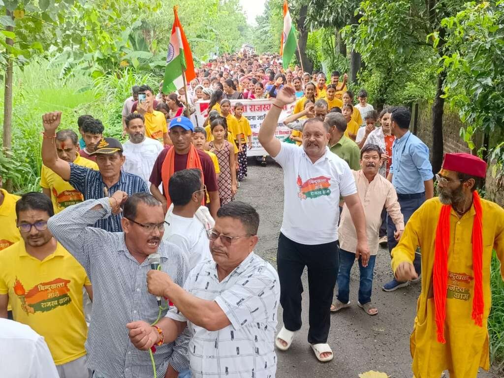 उत्तराखंड में 23वें दिन 1500 ग्रामीणों की हुंकार, राधा रतूड़ी के निर्देश भी बेअसर, अधिसूचना अब तक लंबित।