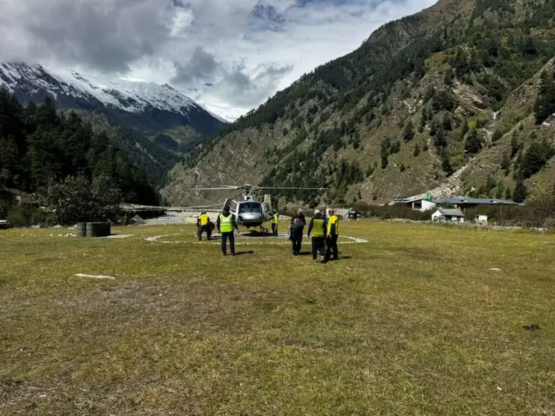 उत्तराखंड में 40 ट्रेकर्स सुरक्षित रेस्क्यू, अभियान जारी, सीएम धामी लगातार ले रहे अपडेट।