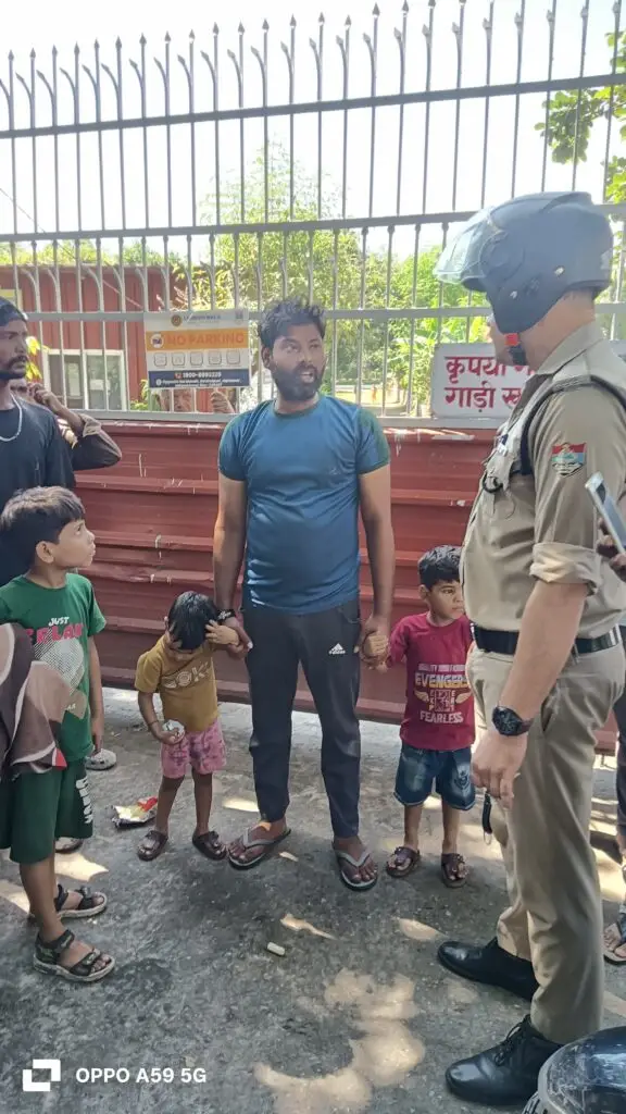 उत्तराखंड के हरिद्वार में पारिवारिक कलह से 3 मासूम बच्चों संग गंगा में कूदने पहुंचा पिता, पुलिस की सतर्कता से बची व्यक्ति सहित 3 मासूम जान।