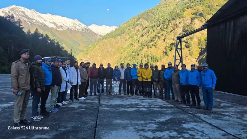 उत्तराखंड में 67 ट्रेकर्स का सफल रेस्क्यू, कालिंदी खाल समेत 4 ट्रैक से सभी सुरक्षित निकाले गए।