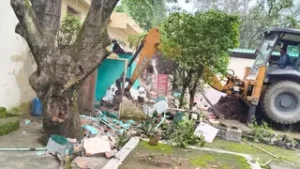 उत्तराखंड में MDDA ने यहाँ बुलडोजर एक्शन की बड़ी कार्रवाई, राजधानी में 150 बीघा प्लाटिंग पर चला बुलडोजर।