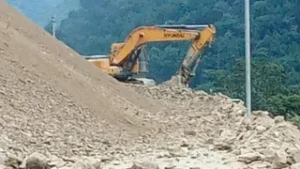 उत्तराखंड में मूसलाधार बारिश का कहर, चीन सीमा से संपर्क टूटा, पिथौरागढ़ में राष्ट्रीय राजमार्ग बंद।
