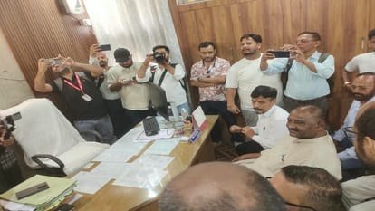 उत्तराखंड में हंडोरे की चेतावनी, कहा- शुद्धिकरण मामले में नहीं हुई कार्रवाई तो राज्य के बड़े अधिकारी होंगे पेश।