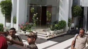उत्तराखंड के रुद्रपुर में 40 घंटे तक चला इनकम टैक्स का एक्शन, लखनऊ-कानपुर के अफसरों के साथ ईडी की टीम भी पहुंची।