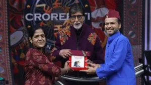 उत्तराखंड में देहरादून के लोकेंद्र ‘केबीसी’ के मंच पर पहाड़ी संस्कृति की छाप छोड़ गए, Big B को दिया खास तोहफा।