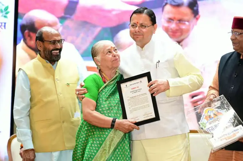 उत्तराखंड में वृद्धजन दिवस पर सीएम धामी ने 9.93 लाख पेंशनरों को भेजी ₹147.34 करोड़ की पेंशन।