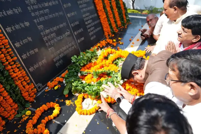 आज उत्तराखंड के सीएम धामी ने रामपुर तिराहा शहीदों को दी श्रद्धांजलि, प्रतिमाएं स्थापित करने की घोषणा।